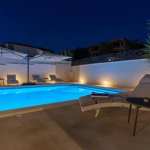 Couette-café Fortis, Trogir